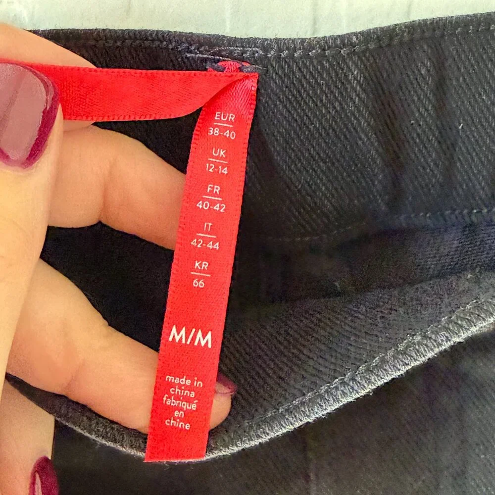 Sleek Black Women's Slimming Jeggings - Medium - Picture 4 of 6